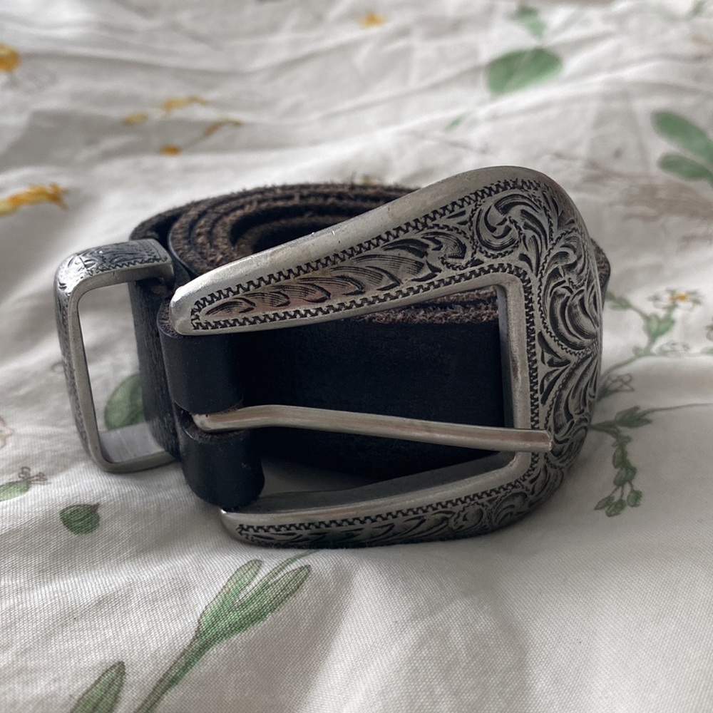 URBAN OUTFITTERS GENUINE COW LEATHER BELT
